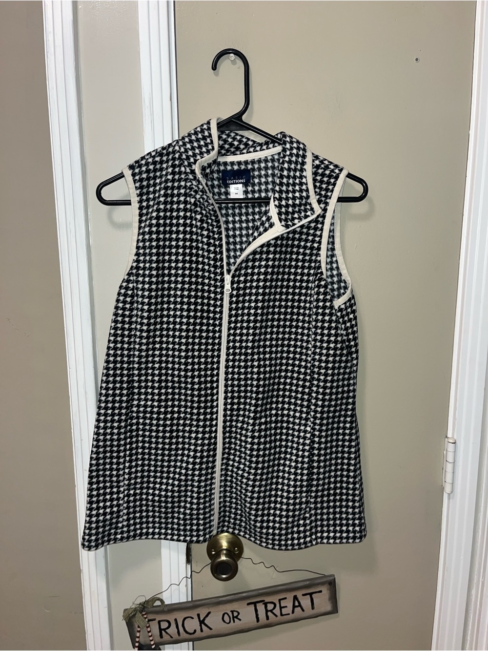 Basic Editions Black & White Houndstooth Zip-Front Sleeveless Vest